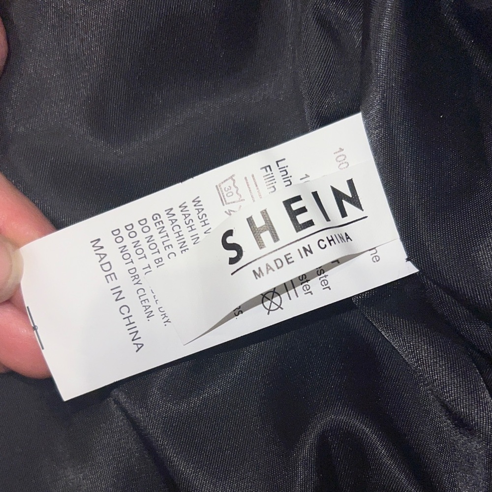 SHEIN Black Puffer Vest - Picture 2 of 11